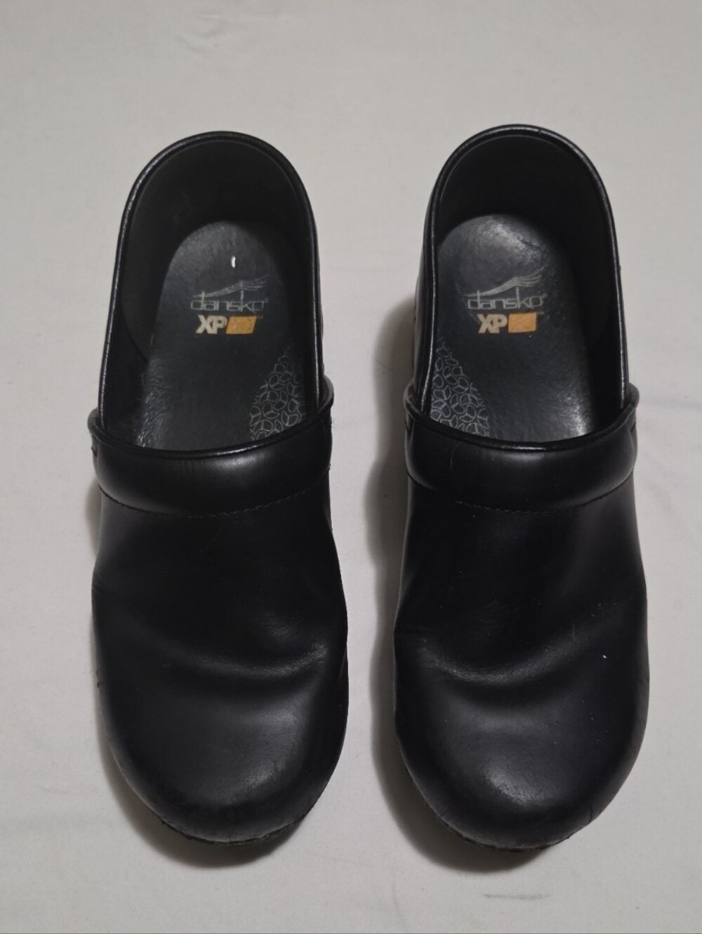 Dansko Women's size 9.5 black leather clog shoes #29